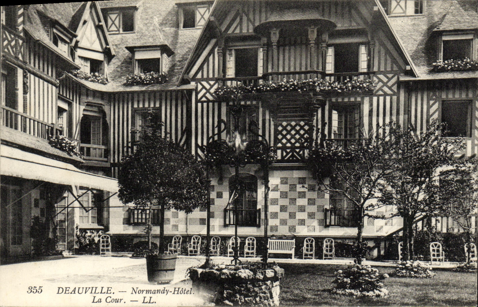 CPA Deauville Normandy Hotel La Cour