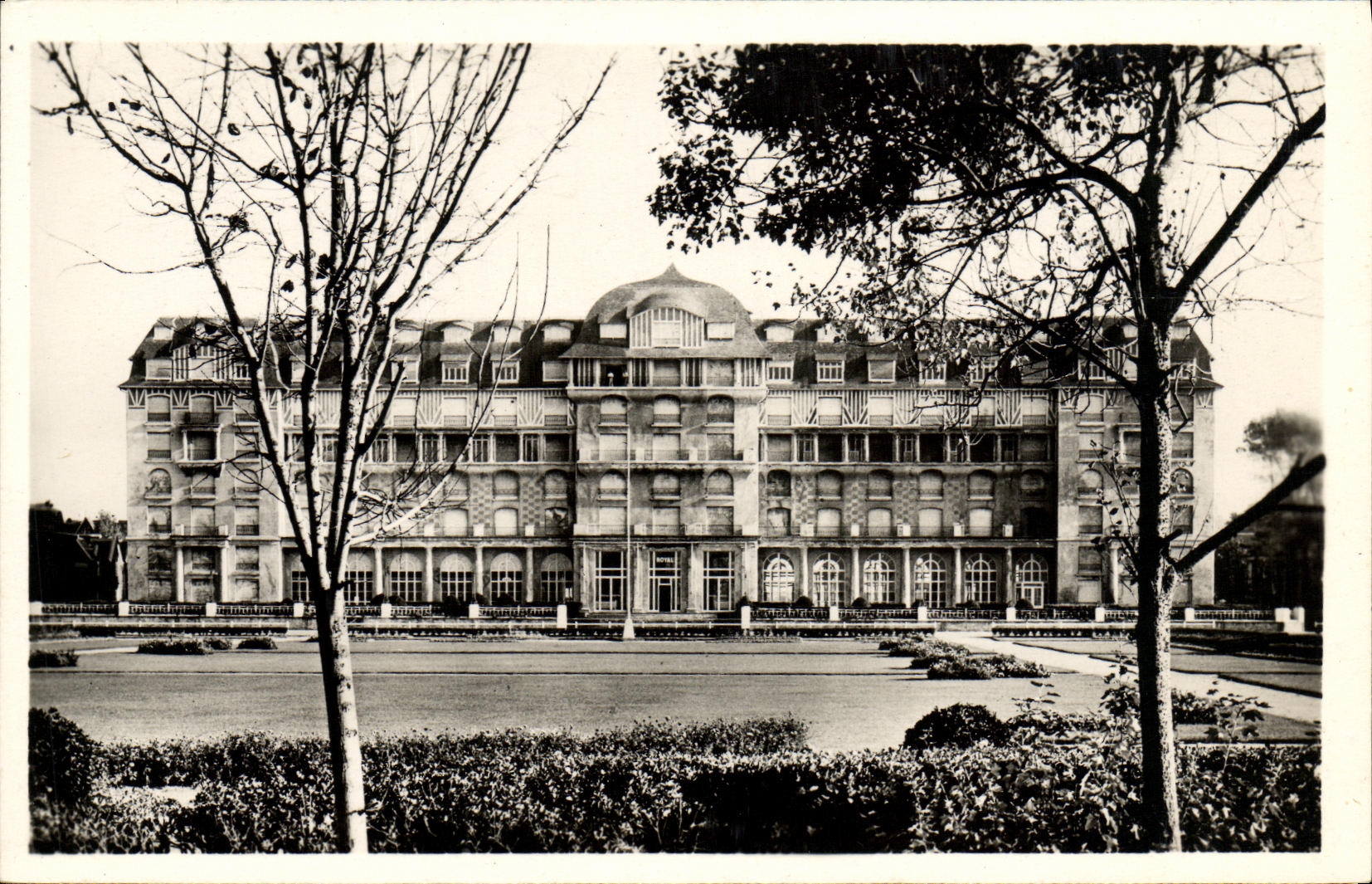MODERN CARD Deauville the Flowered Beach Royal Hotel