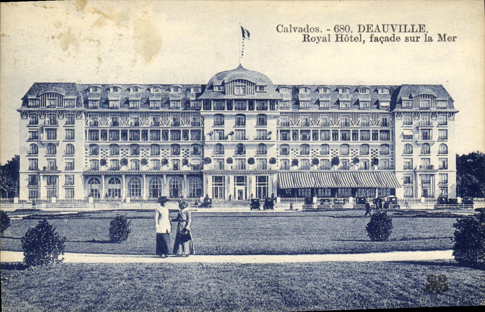 CPA Deauville Royal Hotel facade sur la Mer