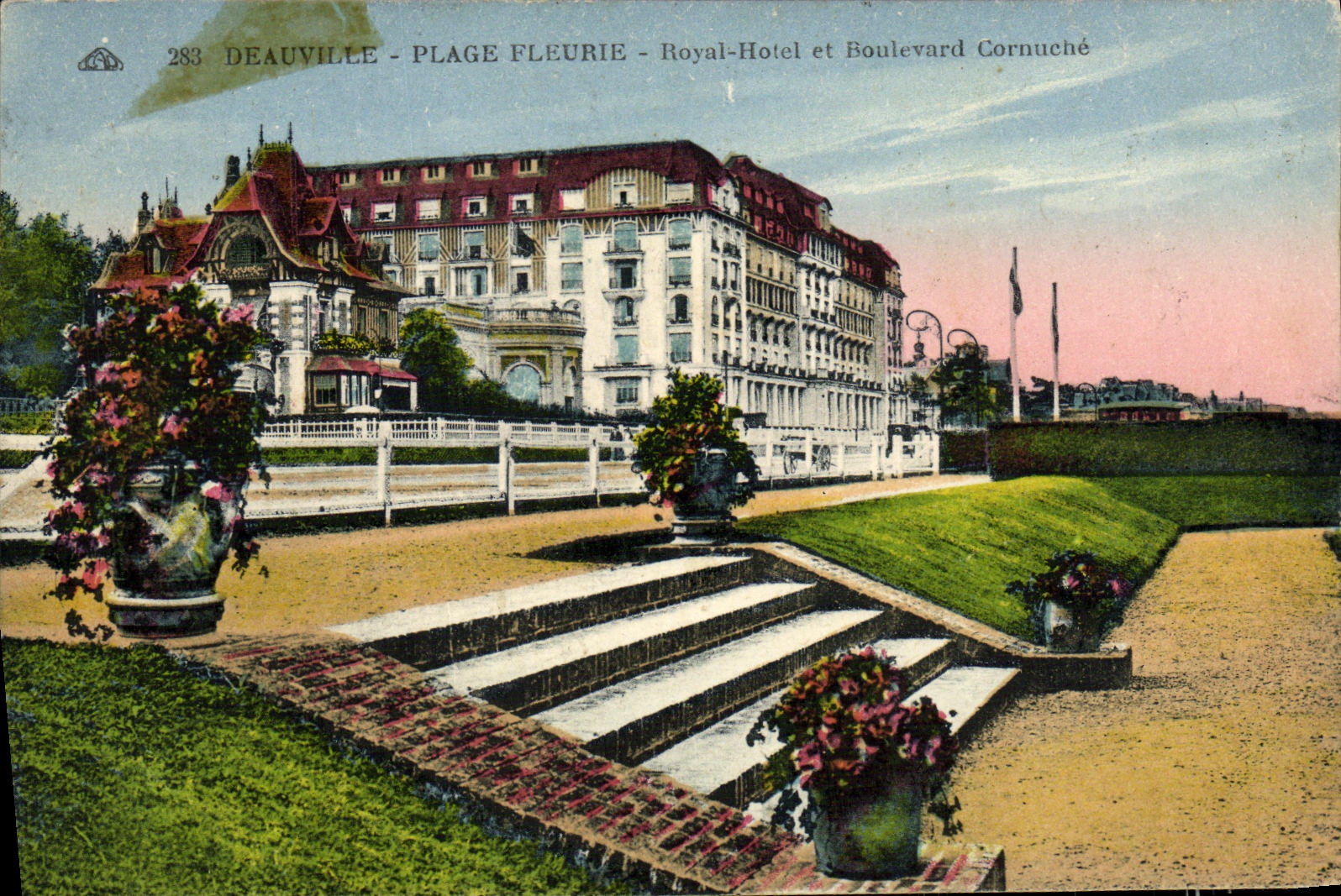 CPA Deauville Plage Fleurie Royal Hotel et Boulevard Cornuche