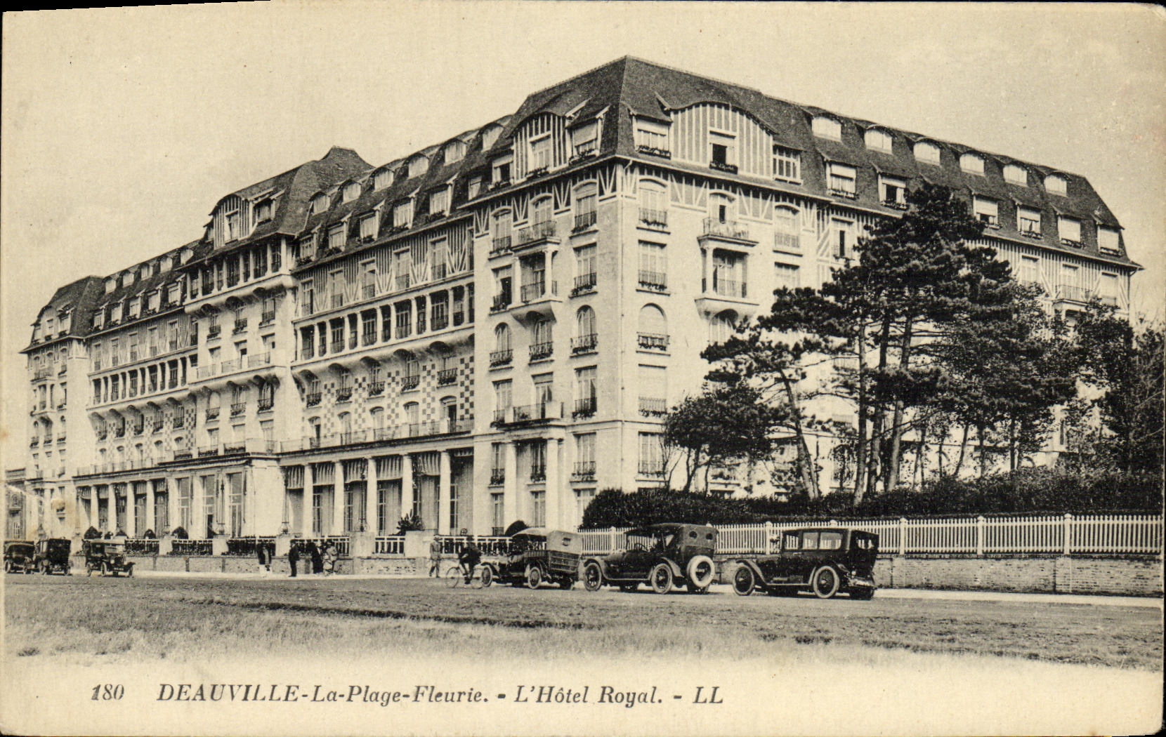 CPA Deauville la Plage Fleurie L Hotel Royal