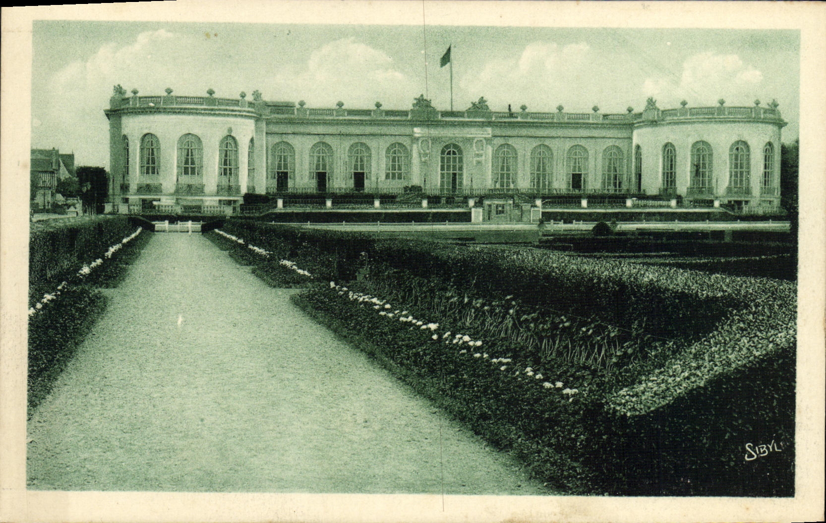 VINTAGE POSTCARD Deauville Gardens in front of the Casino