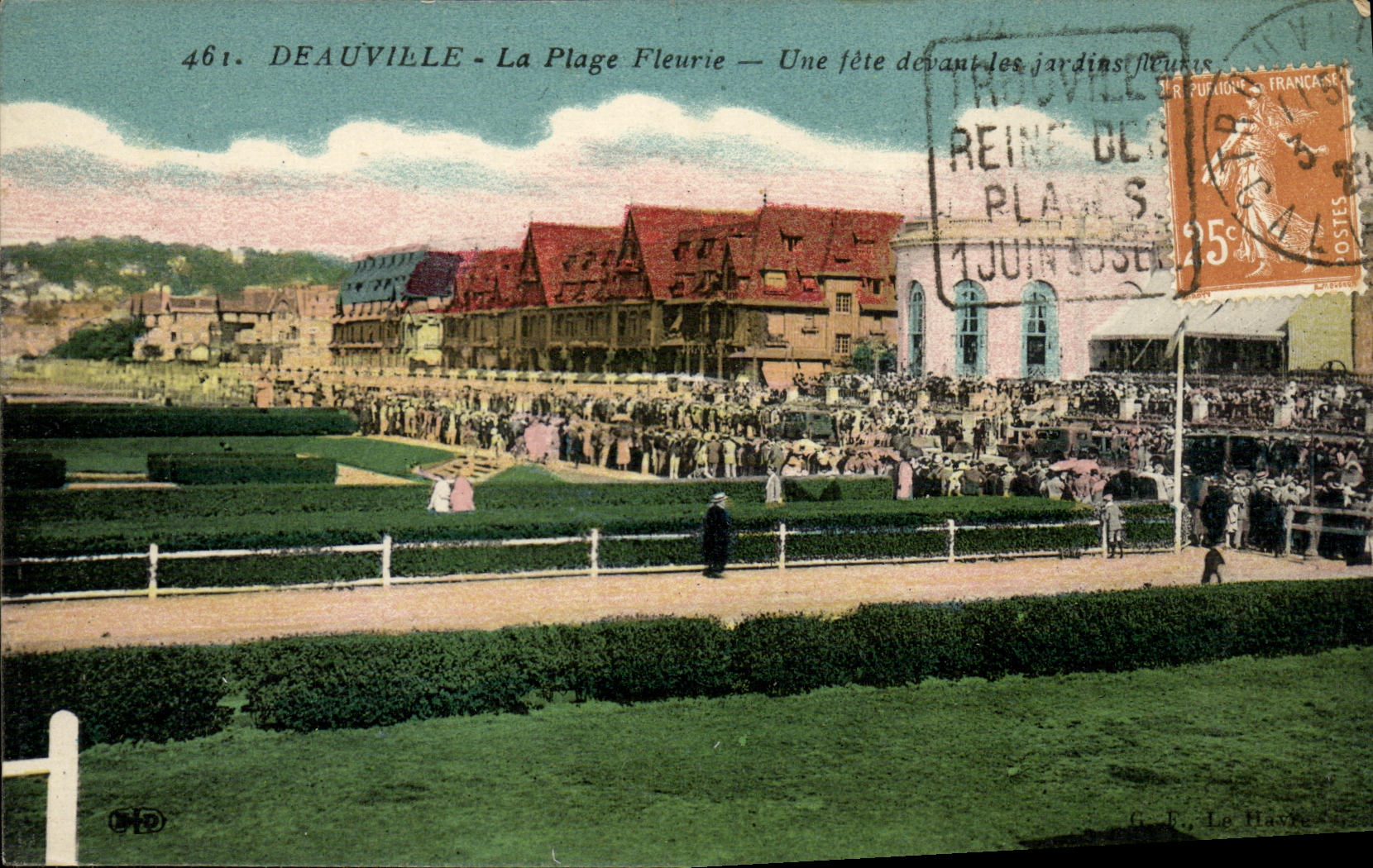 CPA Deauville La Plage Fleurie Une fete devant les jardins fleuris