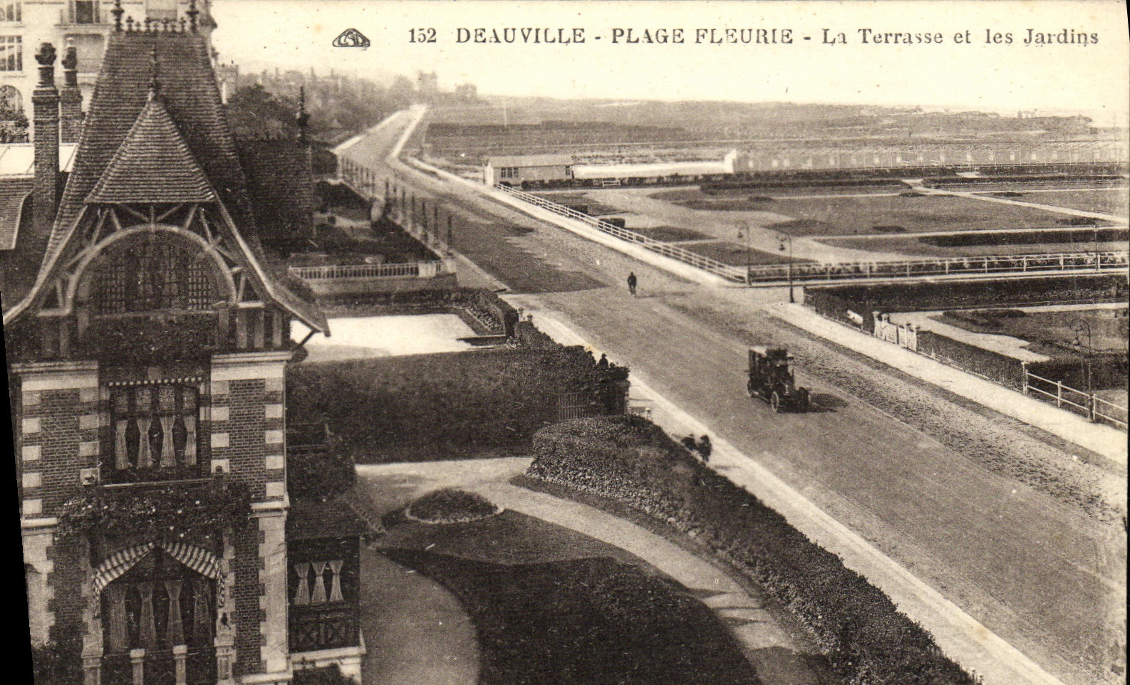 CPA Deauville Plage Fleurie La Terrasse et les Jardins