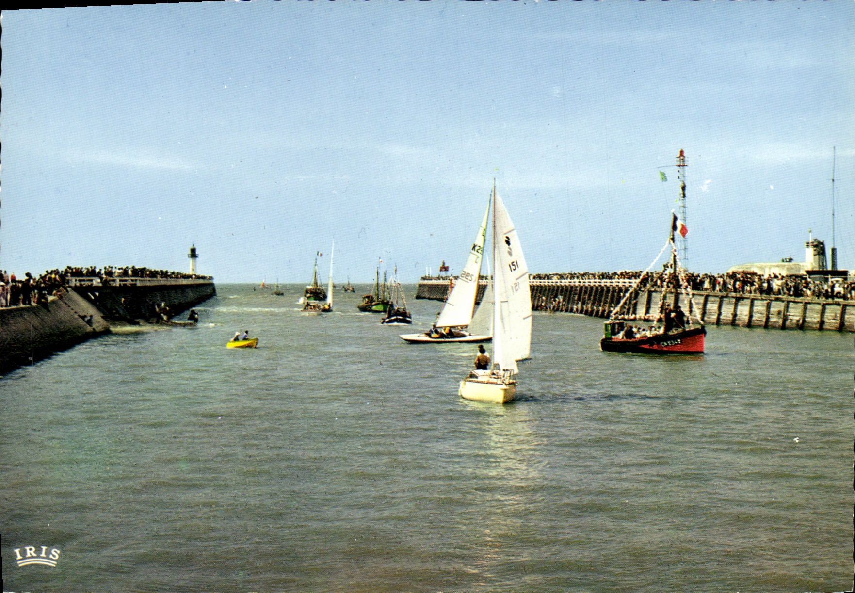 POSTAL MODERNA salida de Deauville Trouville de los Regattas y de los embarcaderos