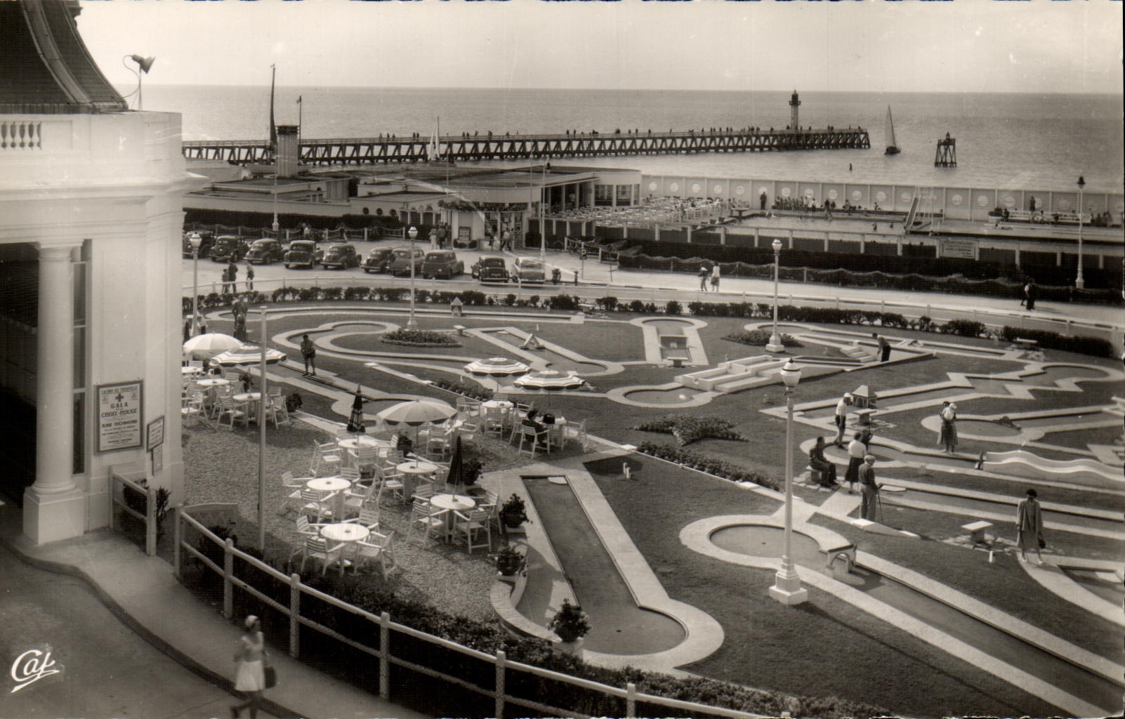 CPM Deauville Plage Fleurie La Jetee et le Golf miniature du Casino de Trouville