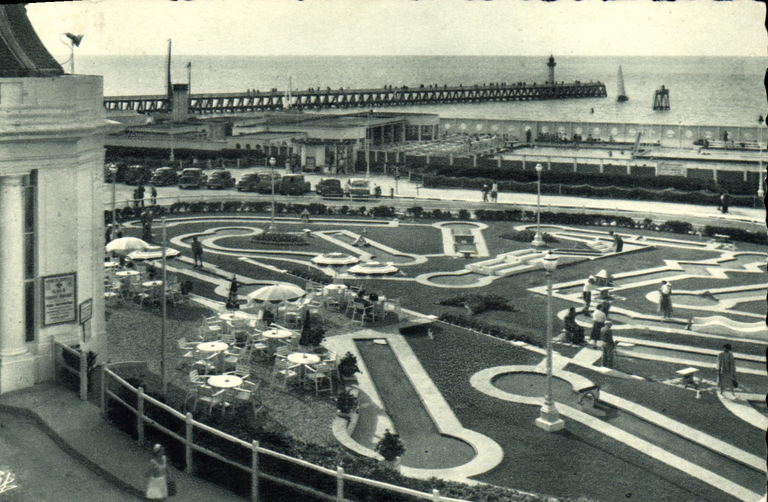 CPM Deauville La Plage Fleurie La Jetee et le Golf Miniature du Casino de Trouville