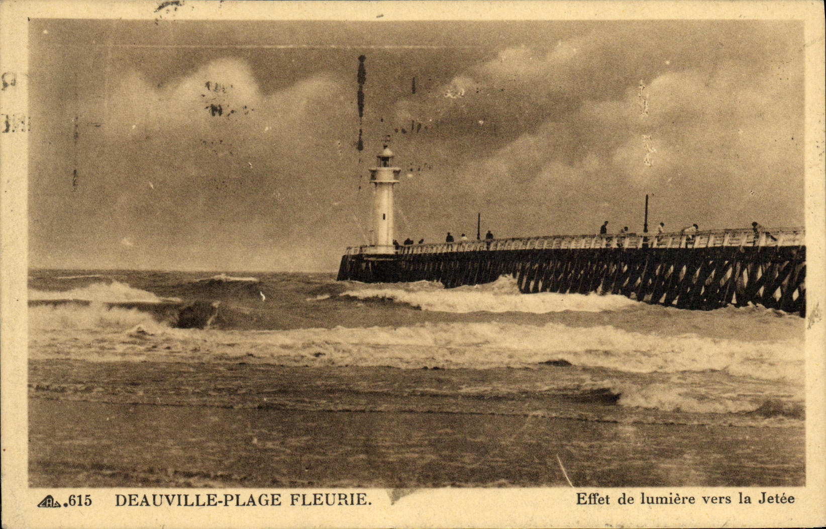 CPA Deauville Plage Fleurie Effect de lumiere vers la Jetee