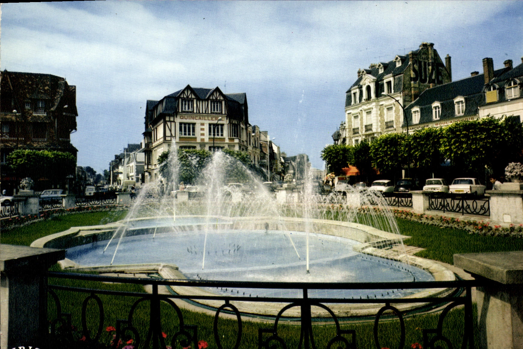 CPM Deauville Plage Fleurie La Place de Morny et rue Desire le Hoc