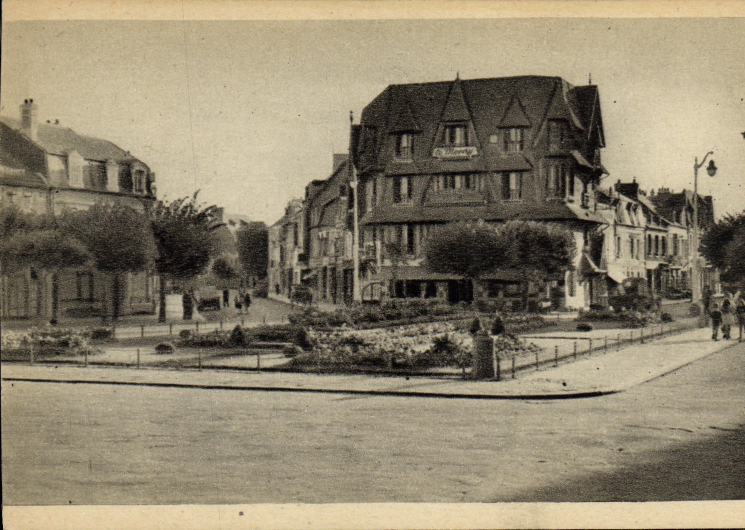 CPA Deauville Plage Fleurie Place Morny