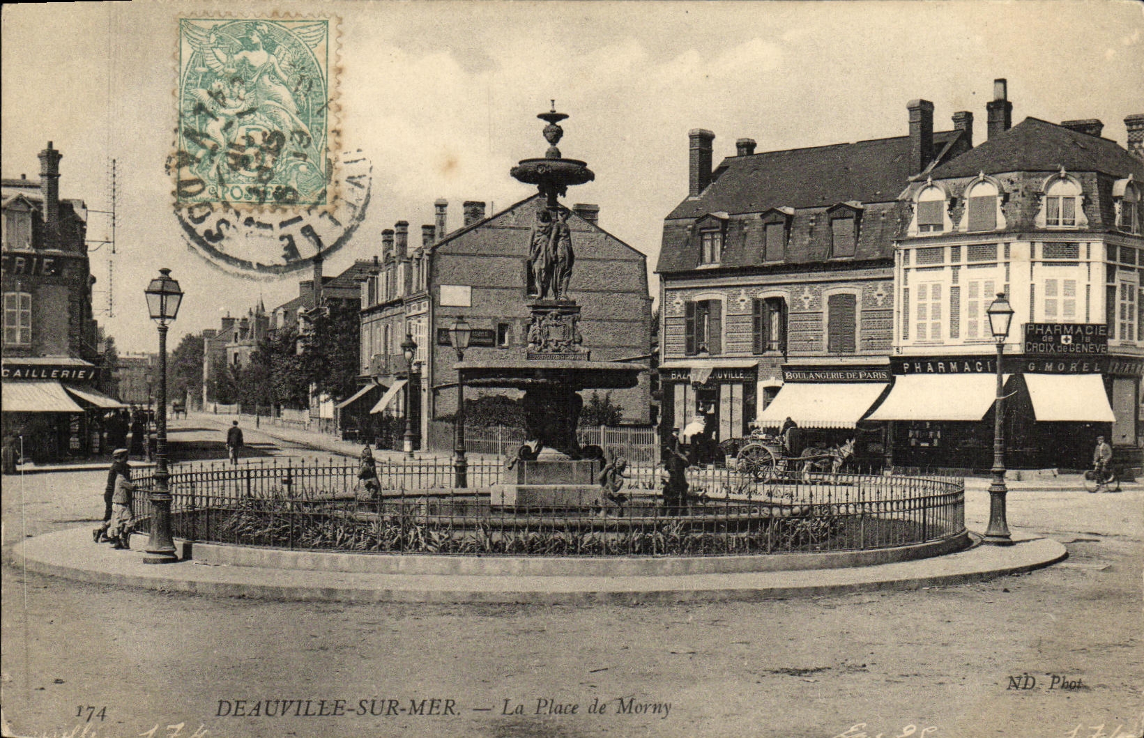 CPA Deauville sur Mer La Place de Morny