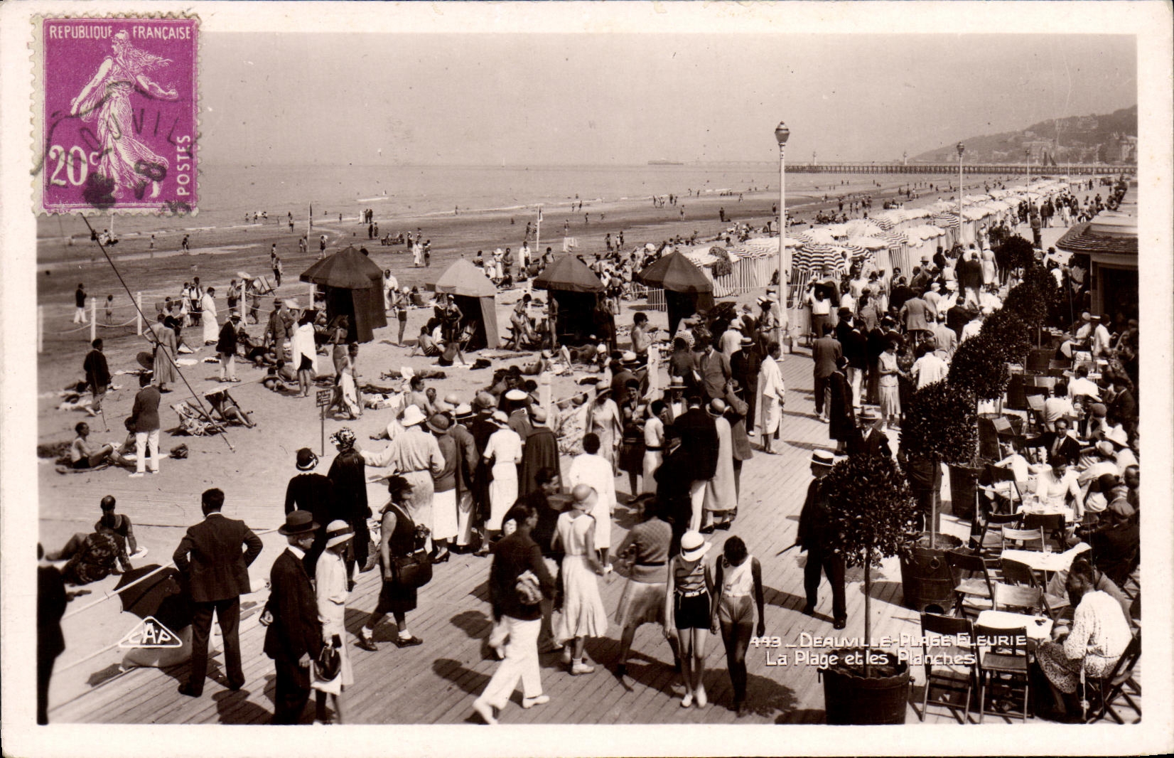 POSTAL Deauville de la VENDIMIA la playa florecida la playa y los tableros