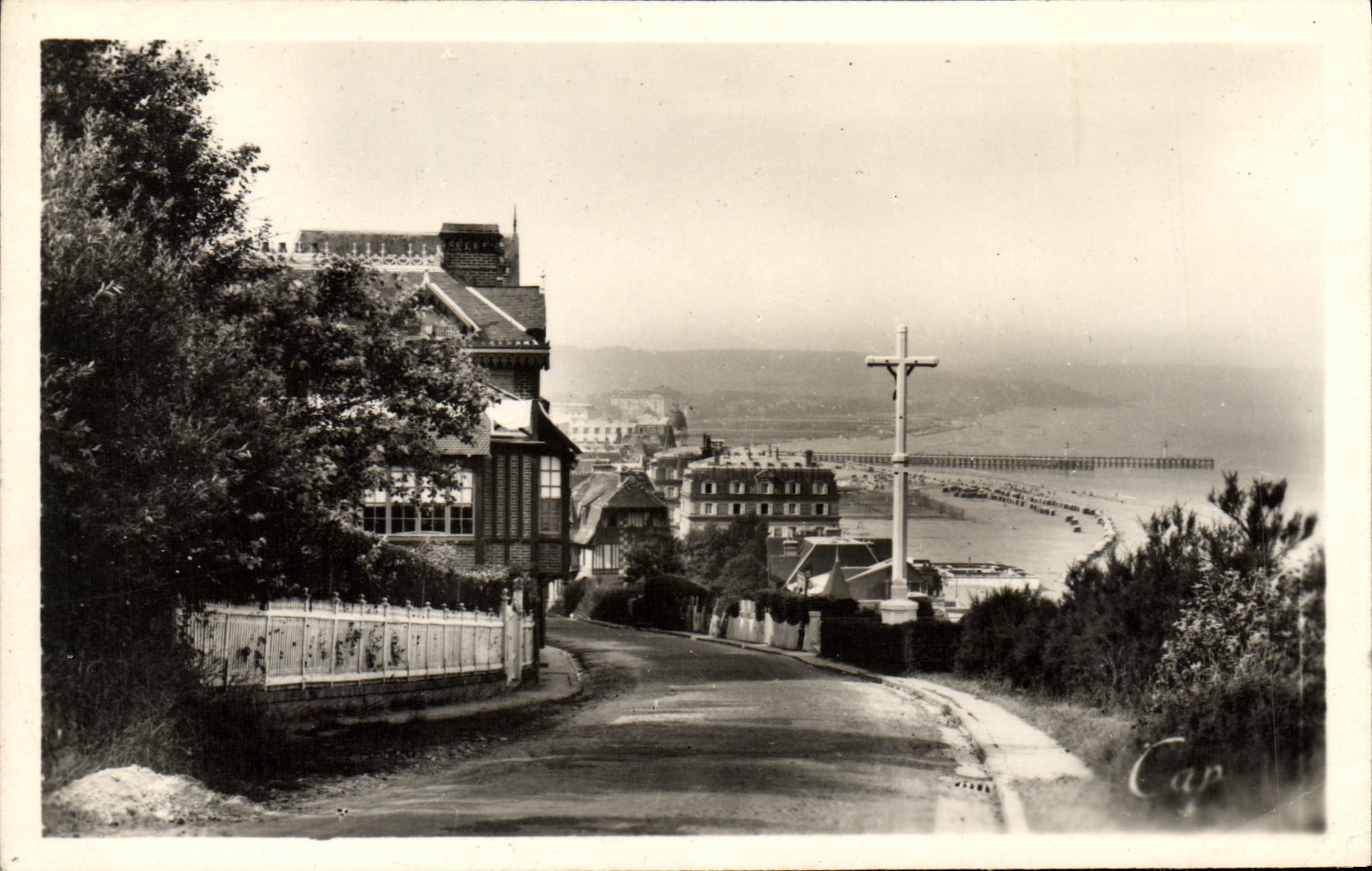 Reina de Trouville de la POSTAL de la VENDIMIA de las playas vista del martirio hacia la playa