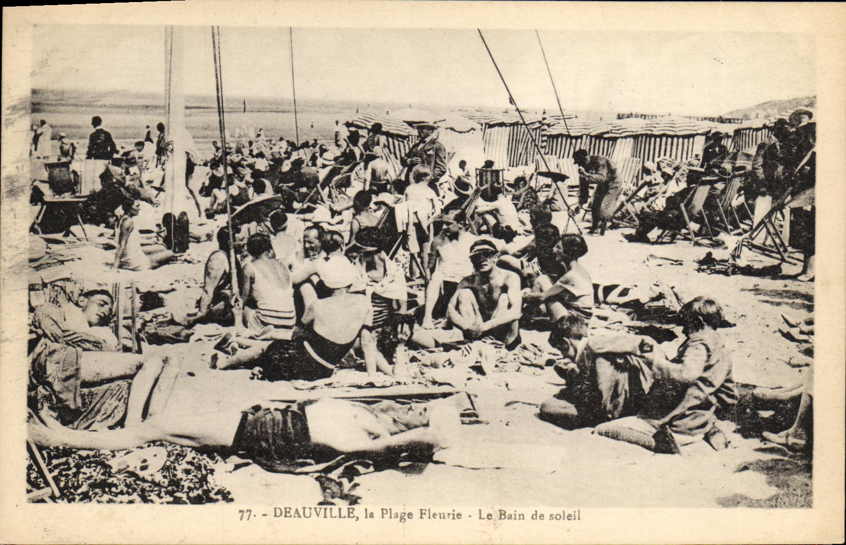 CPA Deauville La Plage Fleurie Le Bain de soleil