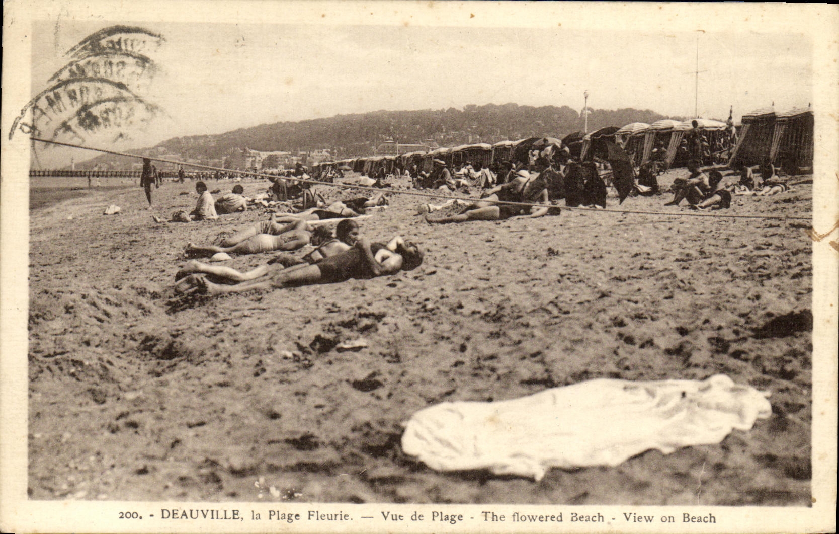 CPA Deauville la Plage Fleurie Vue de Plage