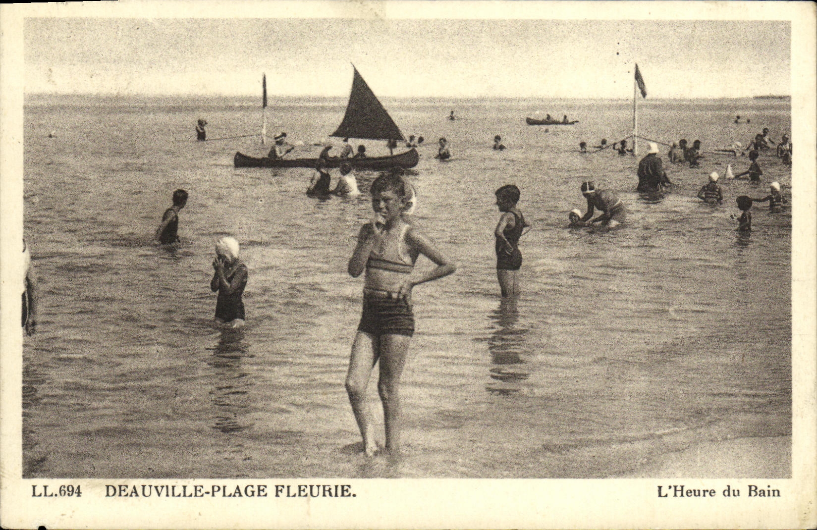 La POSTAL Deauville de la VENDIMIA florecio la playa L hora de los ninos del bano