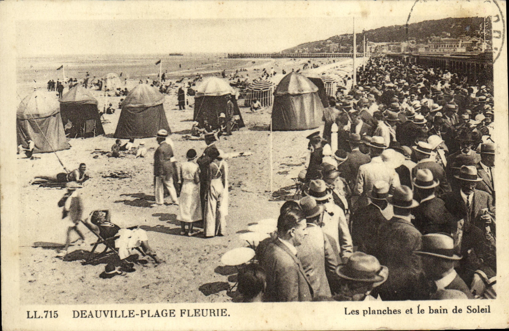 Playa florecida Deauville de la POSTAL de la VENDIMIA que el Sun sube y bano