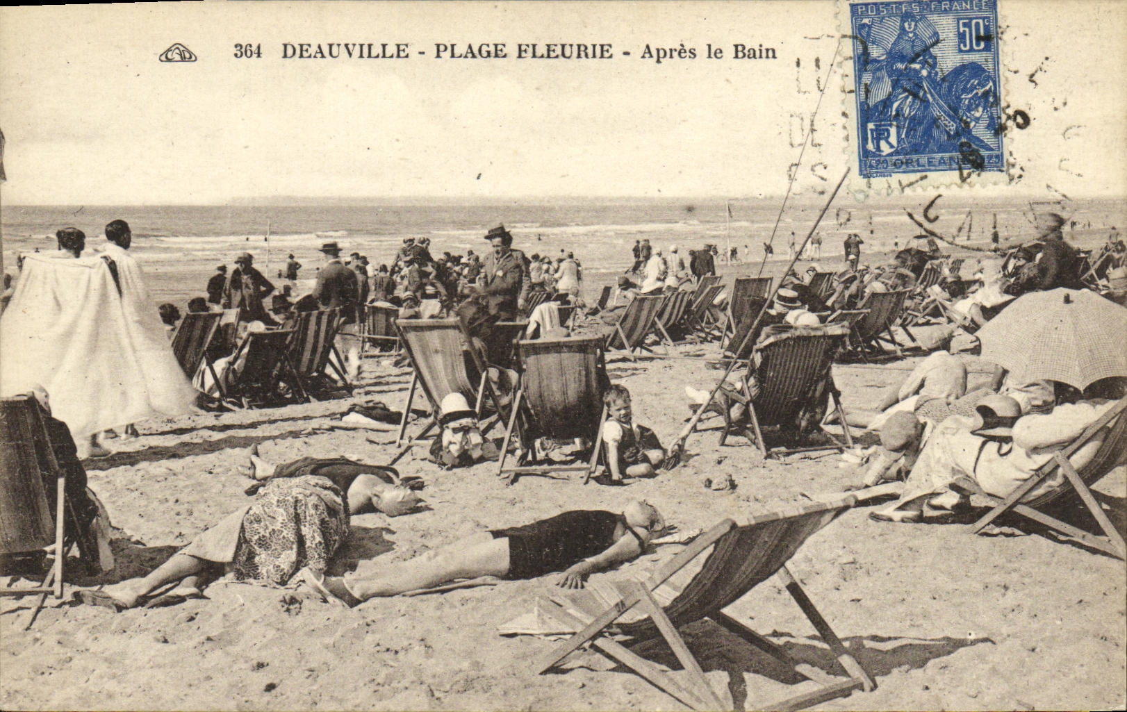 CPA Deauville Plage Fleurie Apres le Bain