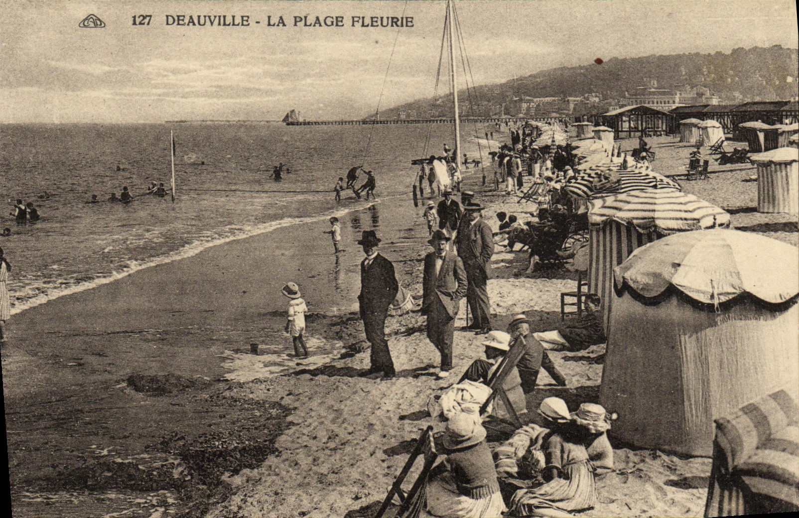 CPA Deauville La Plage Fleurie 
