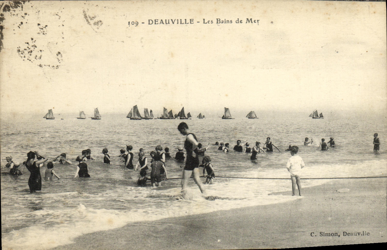 CPA Deauville Les Bains de Mer Bateaux