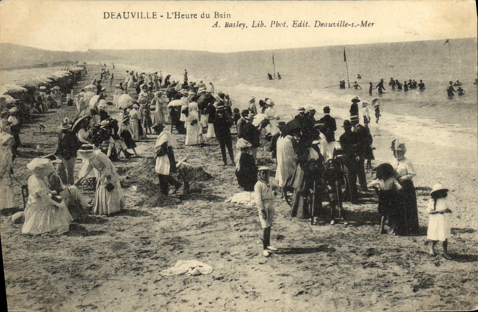CPA Deauville L Heure du Bain