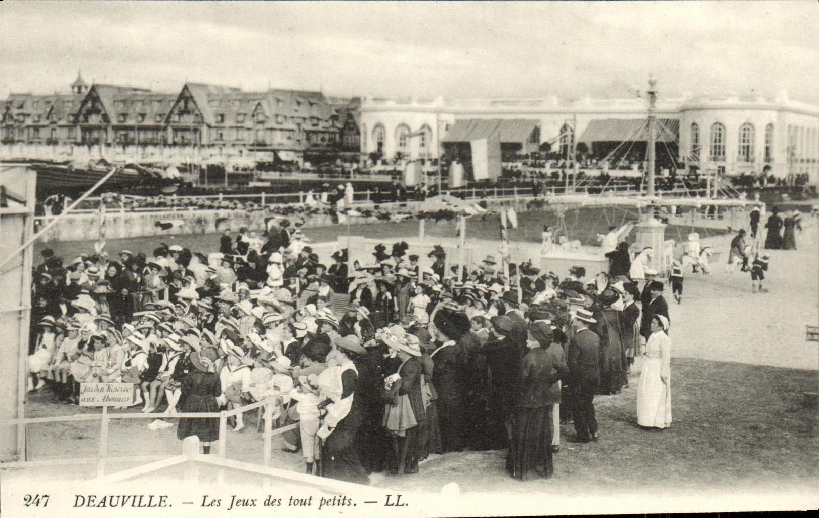 CPA Deauville Les Jeux des tout petits