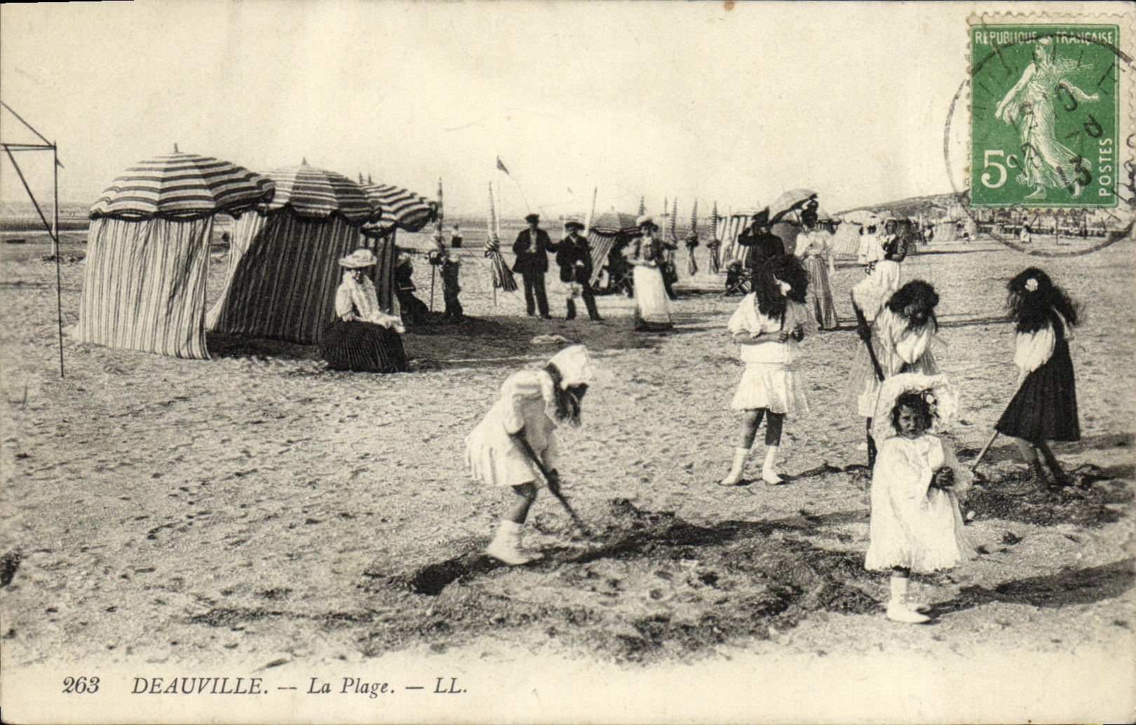 POSTAL Deauville de la VENDIMIA los ninos de la playa