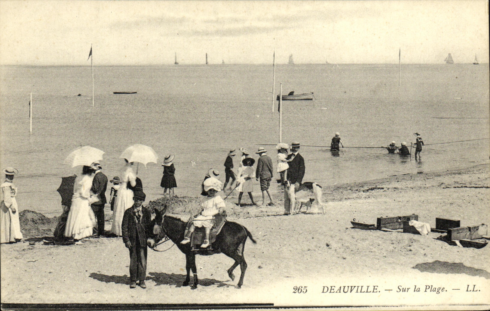 POSTAL Deauville de la VENDIMIA en los ninos del asno de la playa