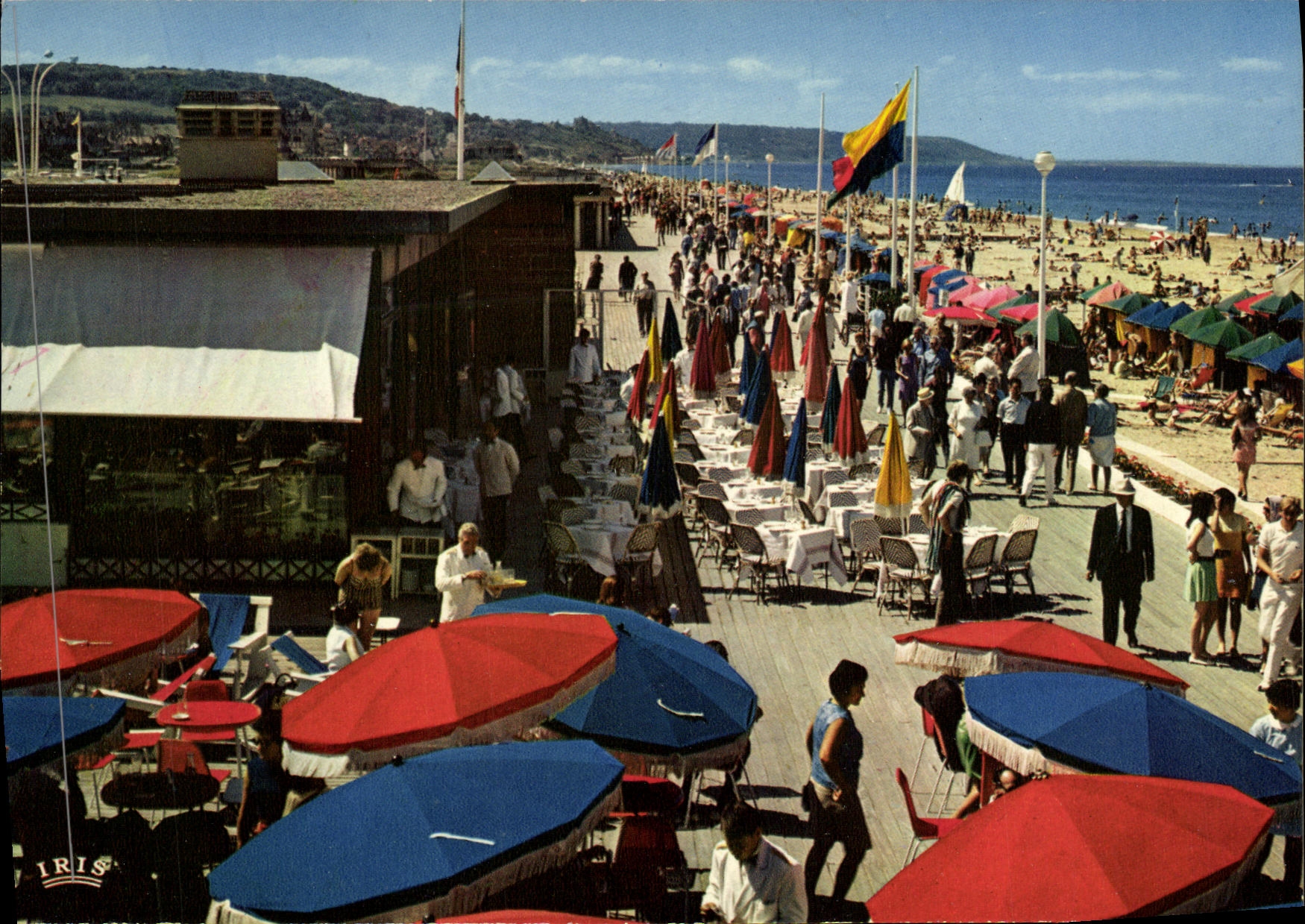 CPM Deauville Plage Fleurie La Plage et le Ciro s