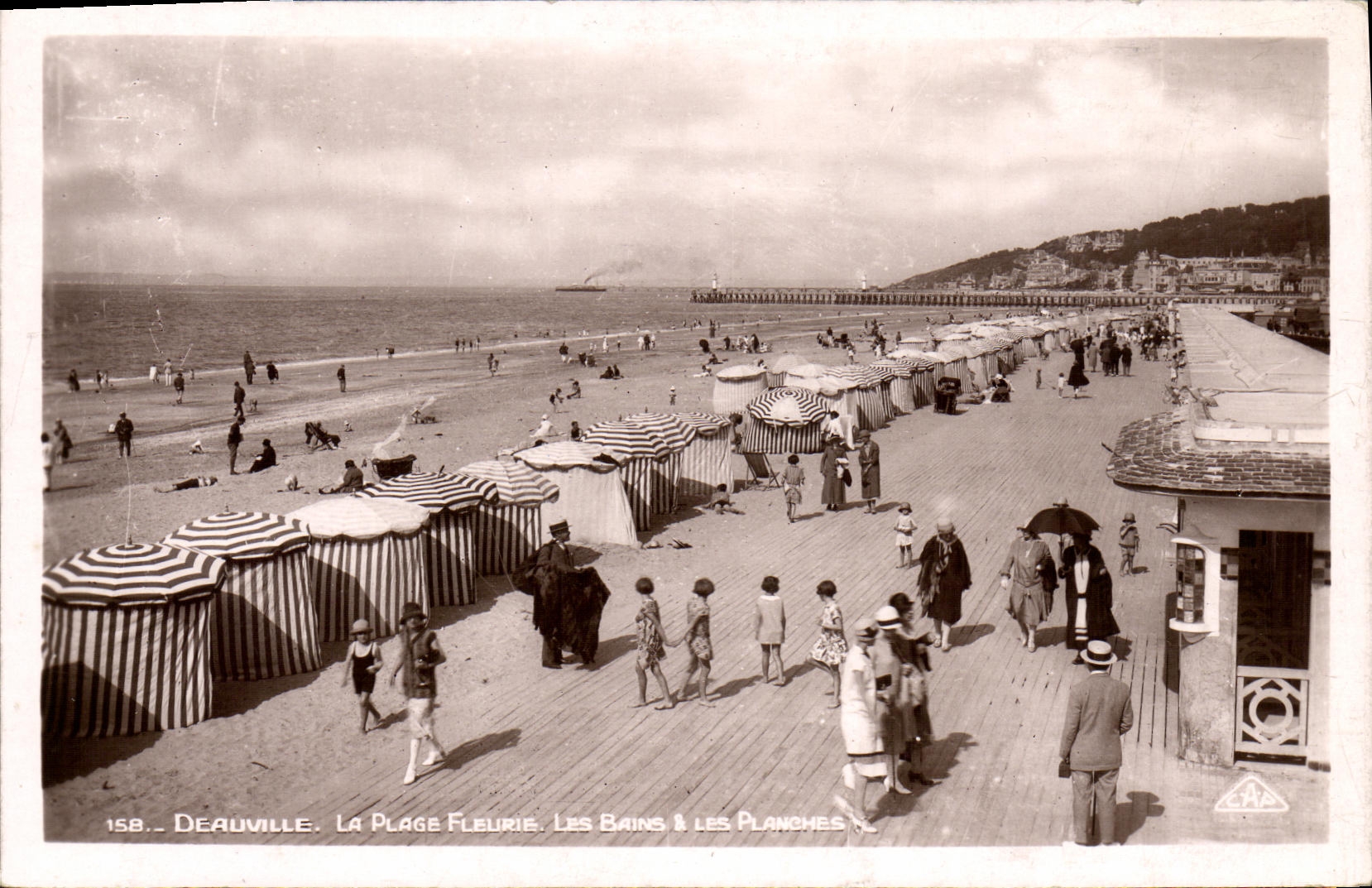 CPA Deauville La Plage Fleurie Les Bains Les Planches