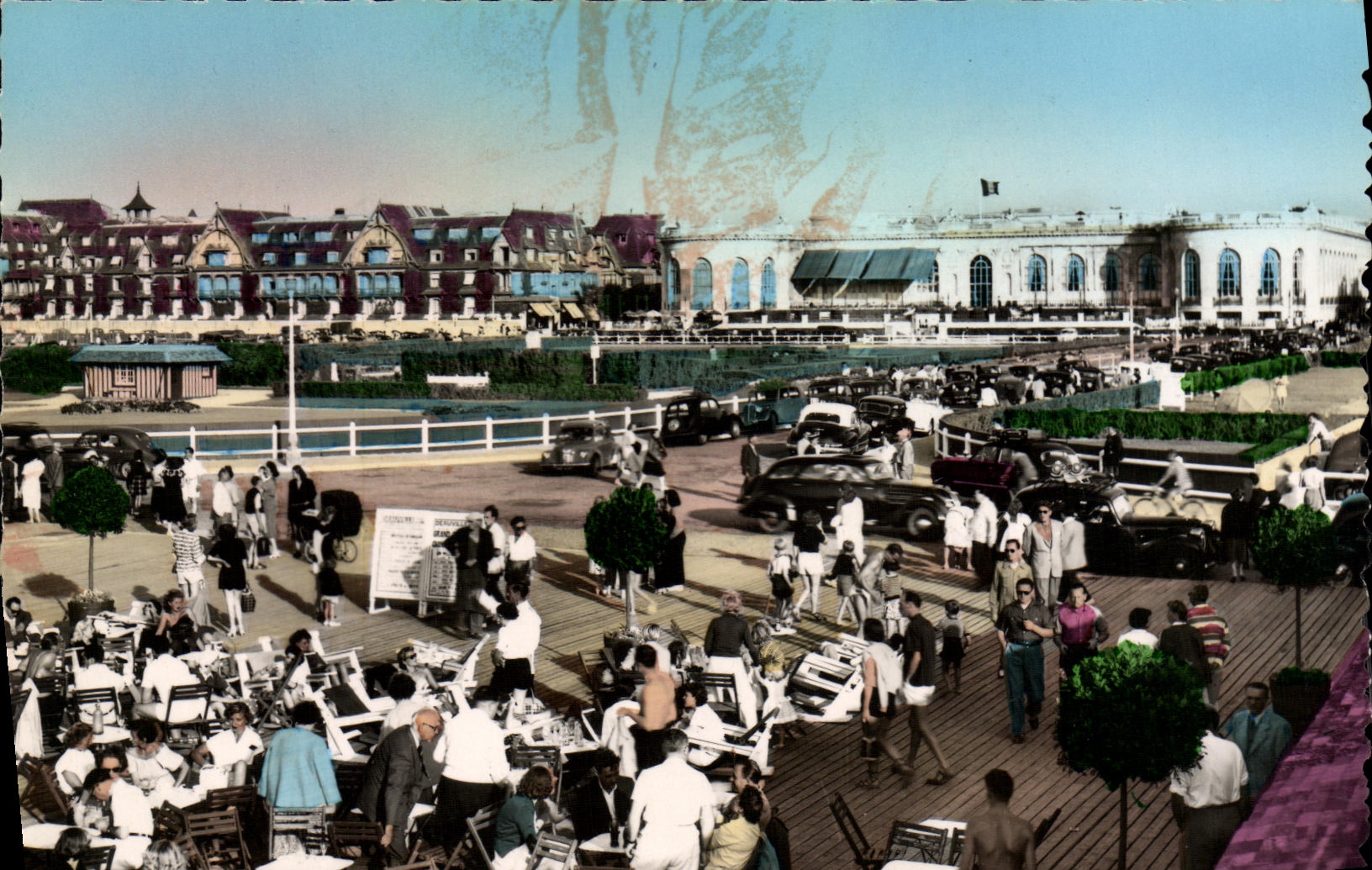 CPA Deauville Plage Fleurie Le Casino et le Normandy
