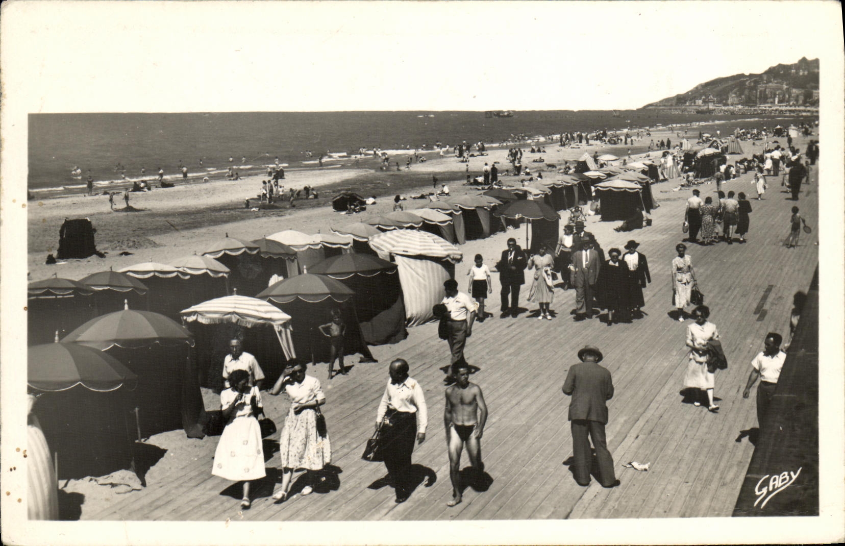 CPA Deauville La Plage Fleurie