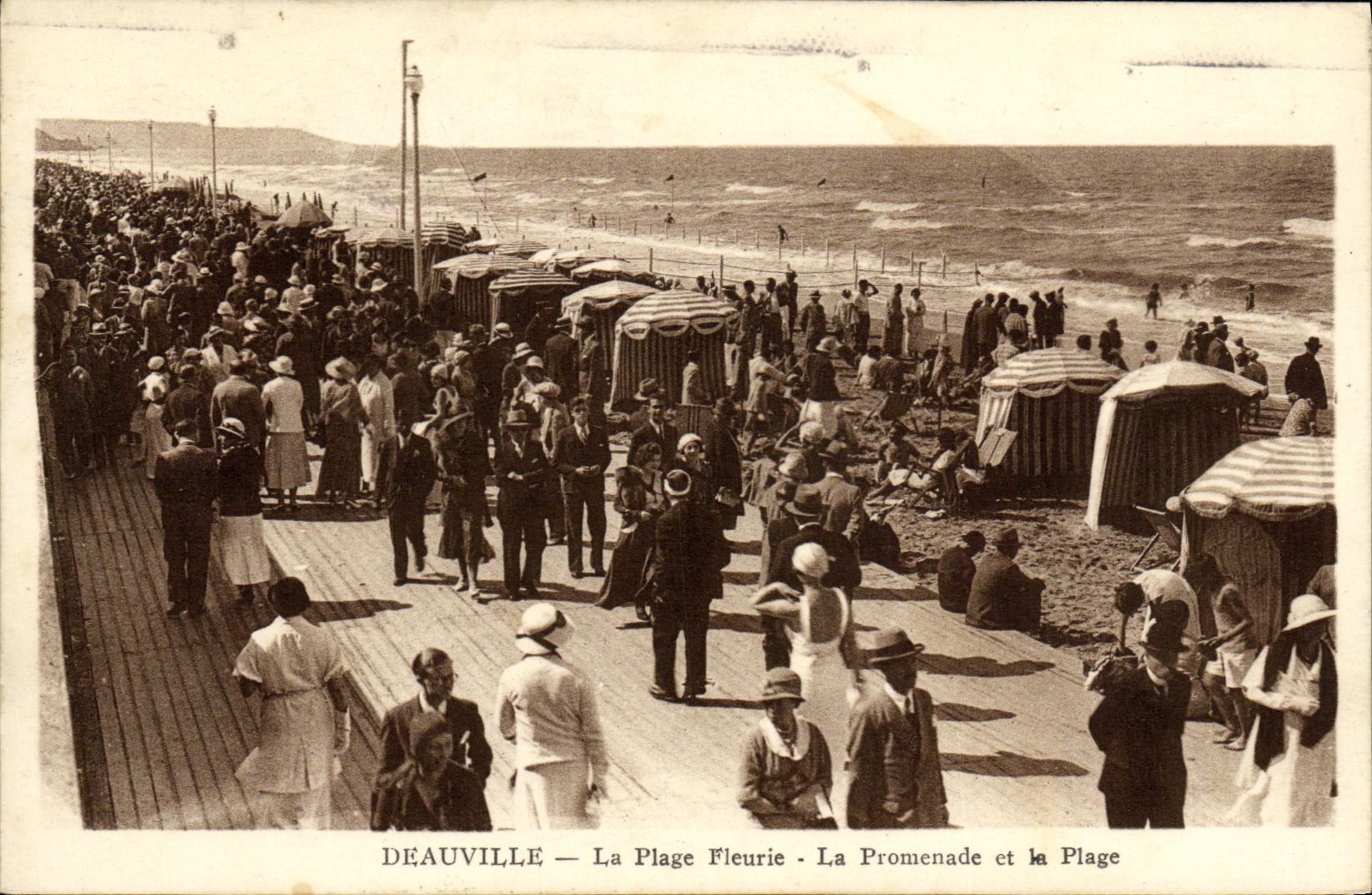 CPA Deauville La Plage Fleurie La Promenade et la Plage