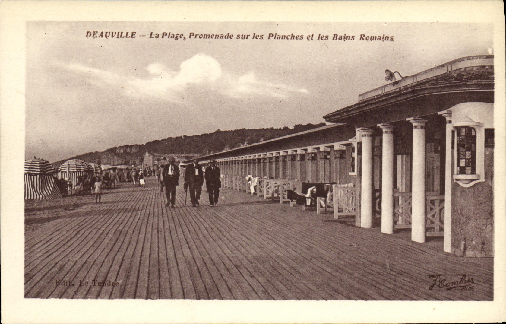 CPA Deauville La Plage Fleurie sur les Planches et les Bains Romains
