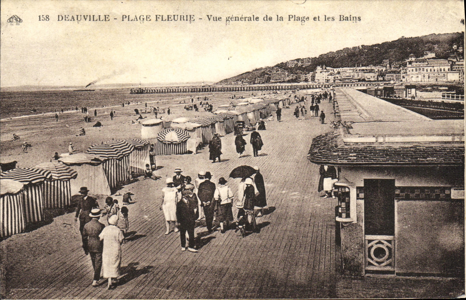 CPA Deauville Plage Fleurie Vue generale de la Plage et les Bains