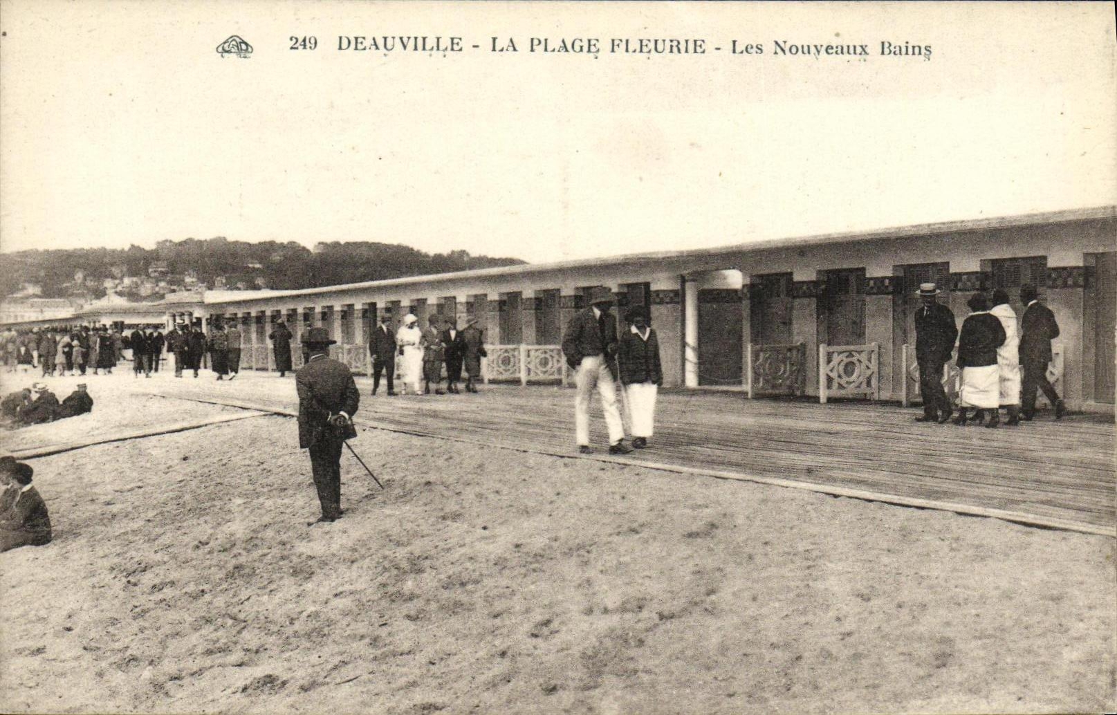 CPA Deauville La Plage Fleurie Les Nouveaux Bains