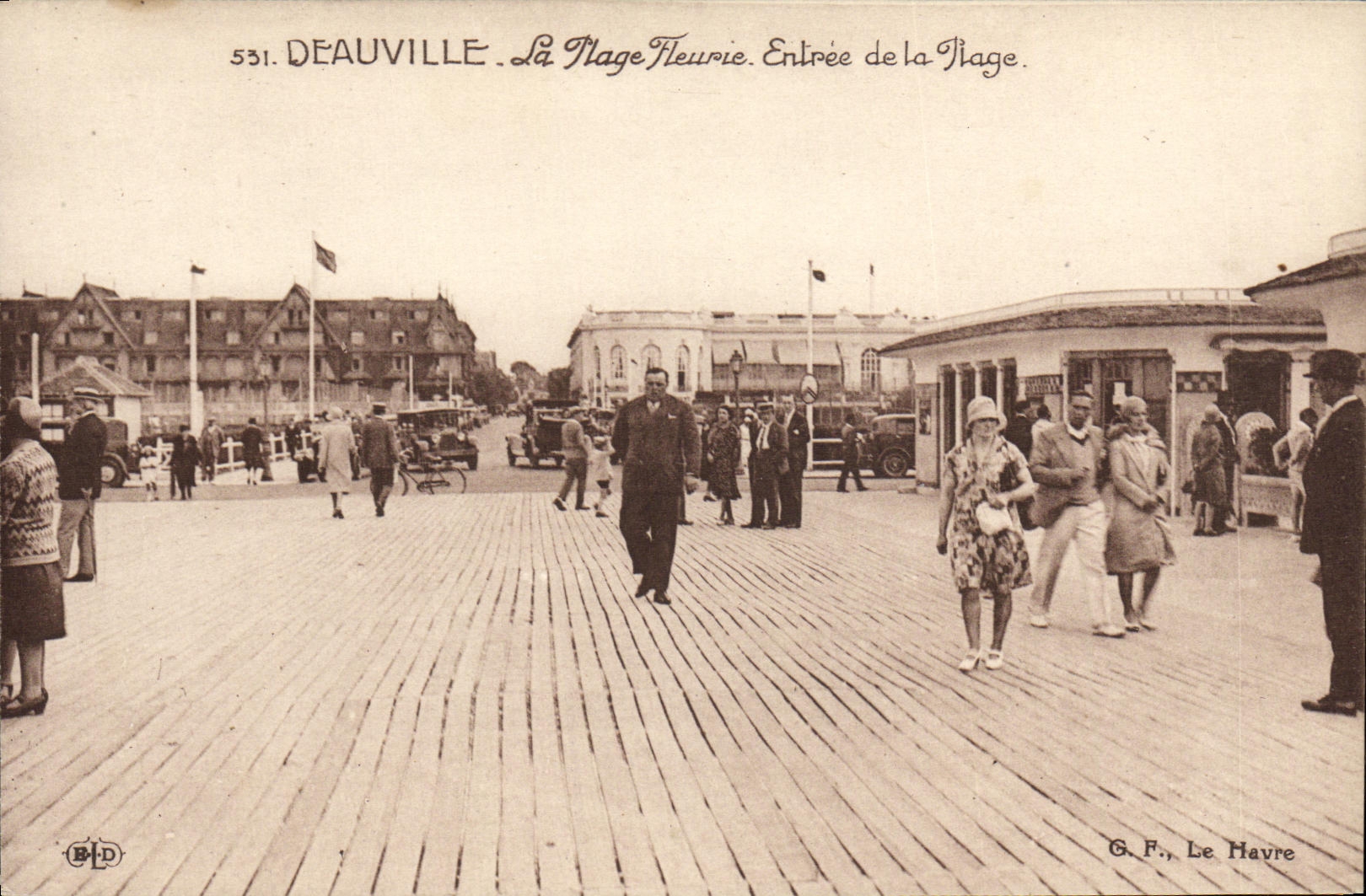 POSTAL Deauville de la VENDIMIA la playa florecida entrada de la playa
