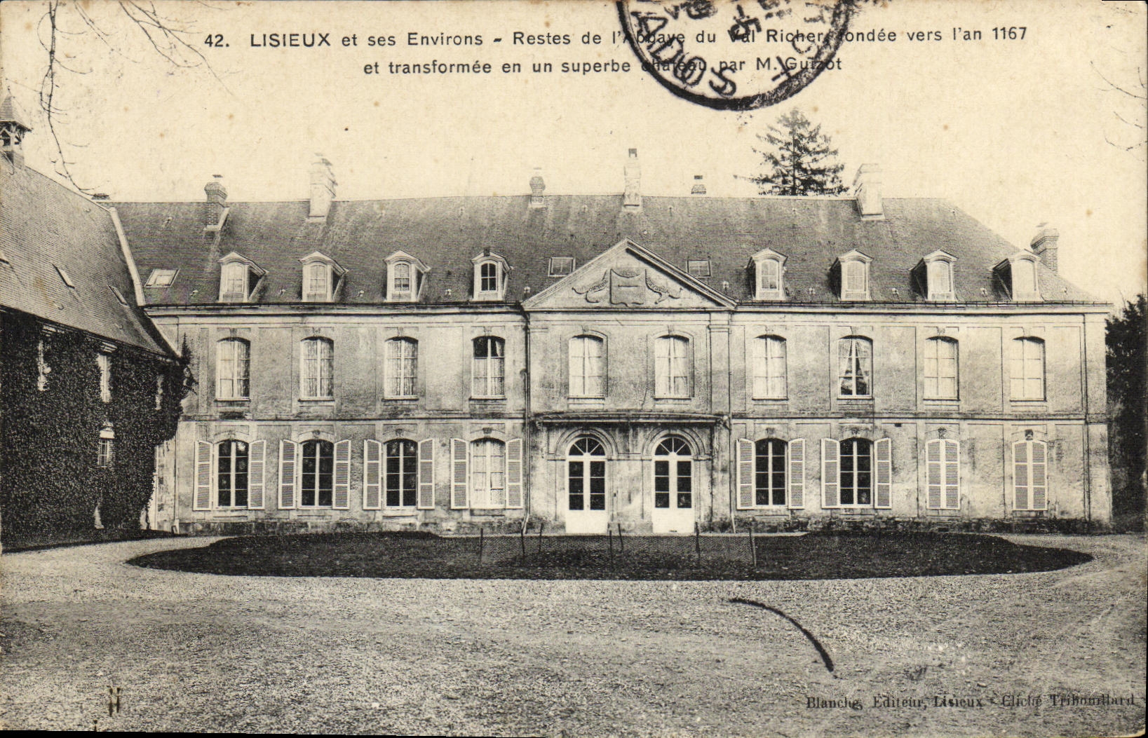 CPA Lisieux et ses Environs Restes de l abbaye du Val Richer fondee en l an 1167 et tranformee en chateau
