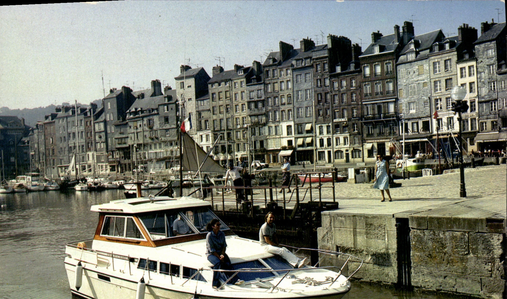 MODERN CARD Honfleur L locks of the Old Basin Boat