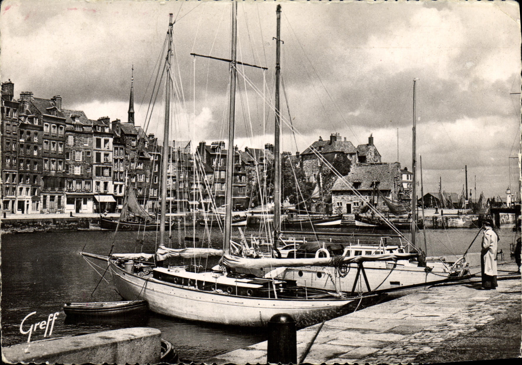 MODERN CARD Honfleur the Old Basin Lieutenancy the quay Sainte Catherine Bateau