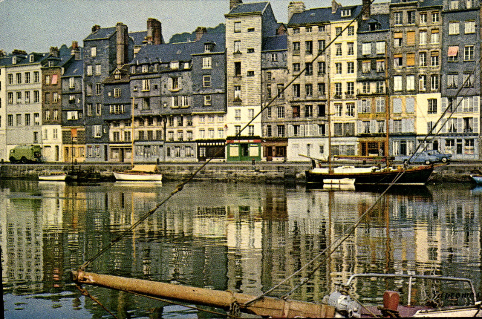 MODERN CARD Honfleur the Old Basin and its curious old frontages