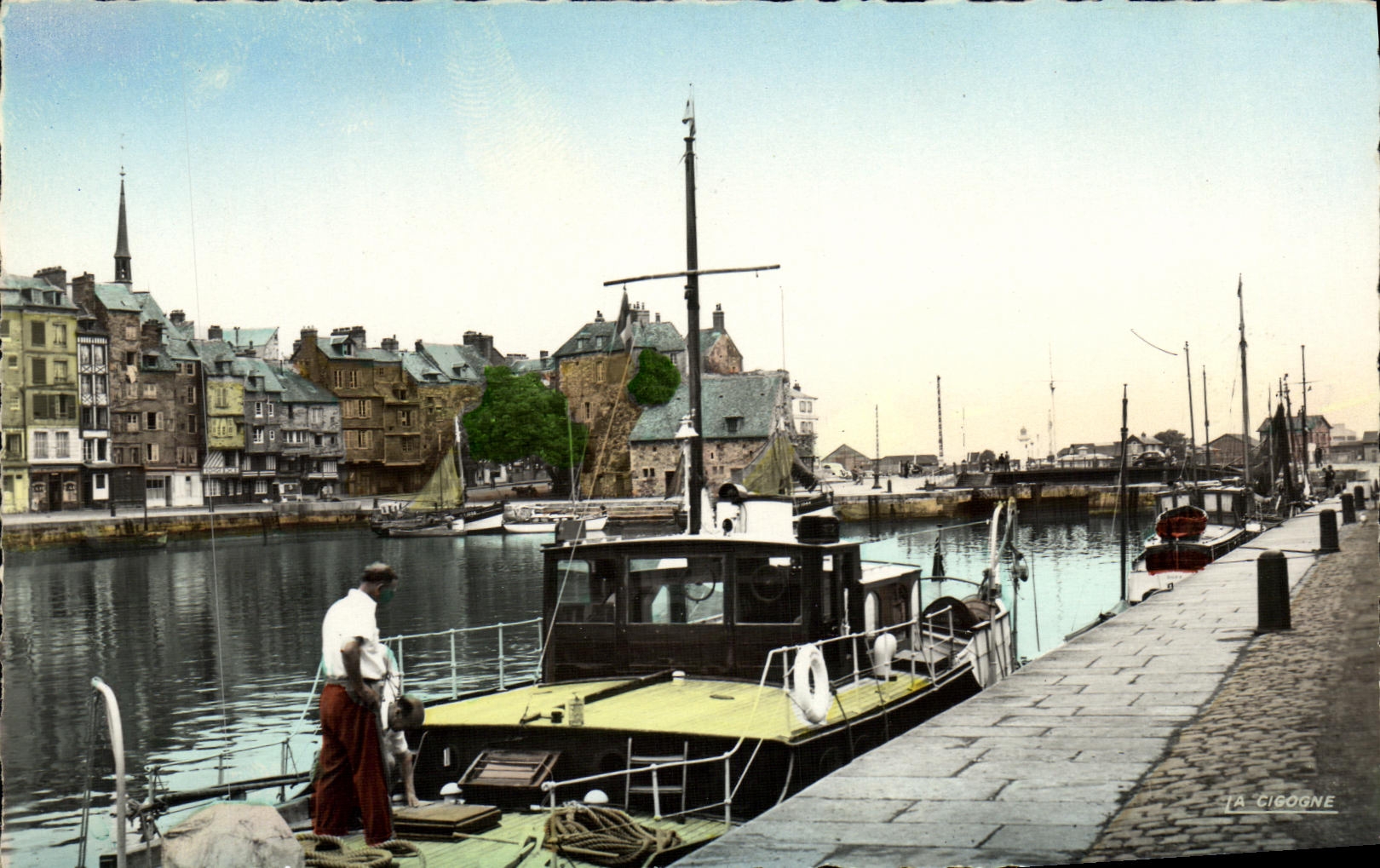 CPM Honfleur Le Vieux Bassin et la Lieutenance Bateau