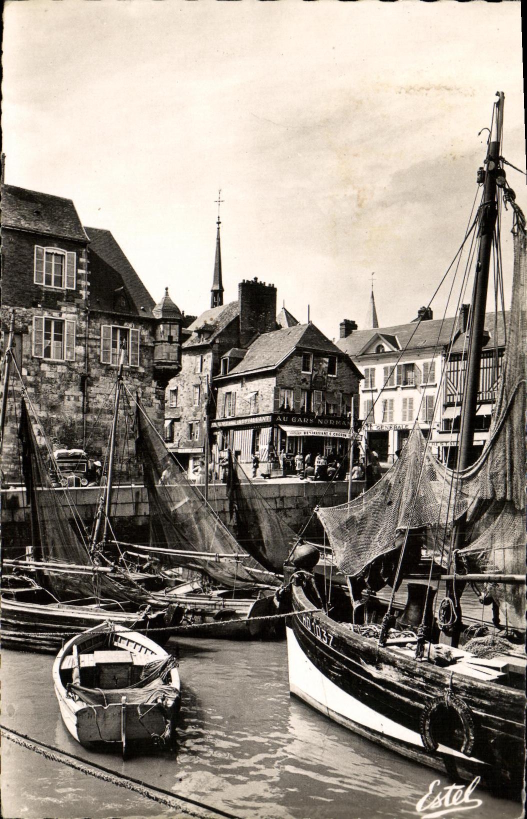 MODERN CARD Honfleur Boats of sin in the Port Boats