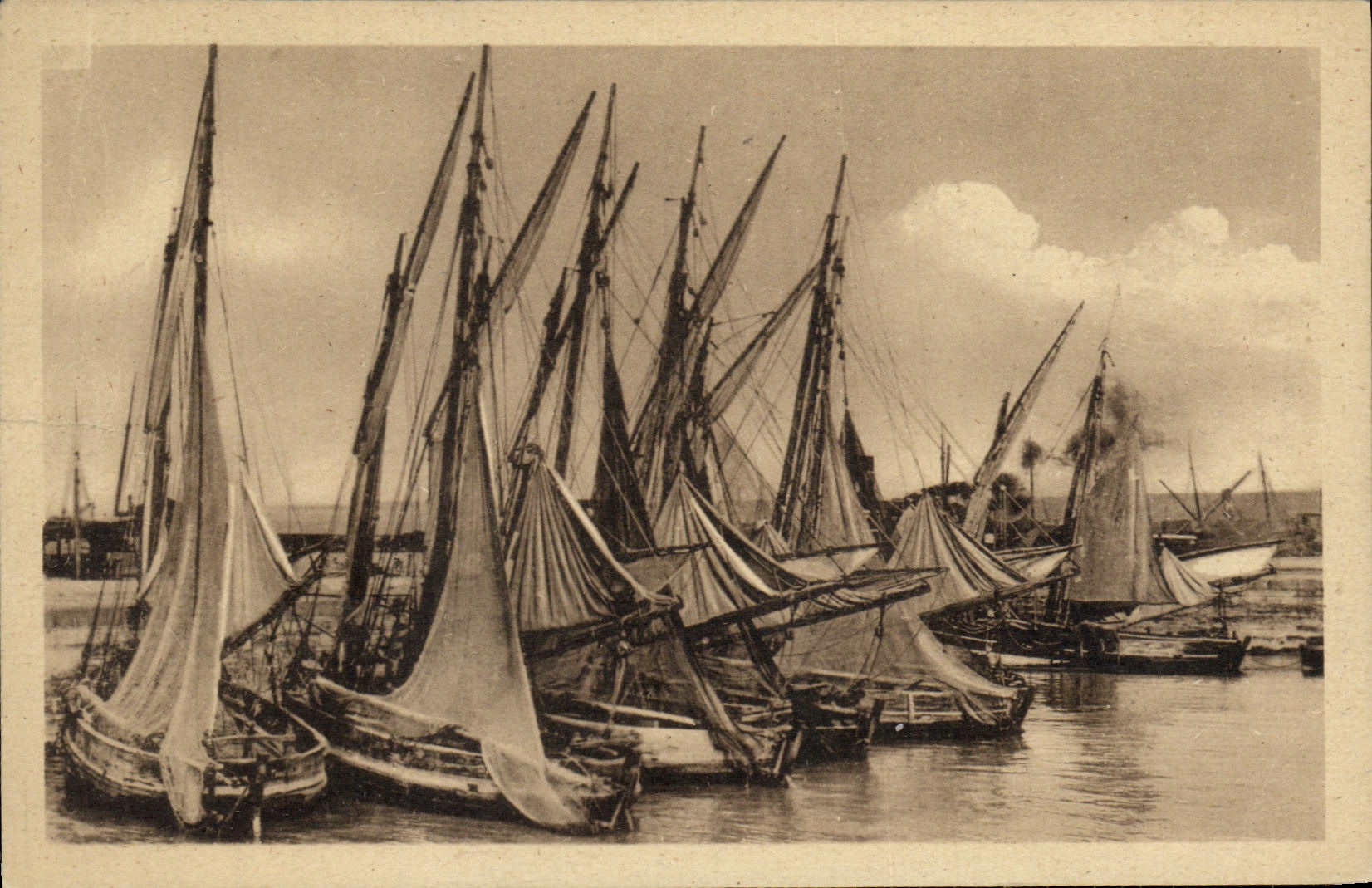 VINTAGE POSTCARD Honfleur Small fishing boats Boats