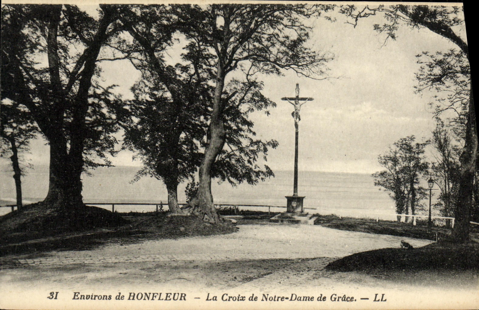 Alrededores de la POSTAL de la VENDIMIA de Honfleur la cruz de Notre Dame de Grace