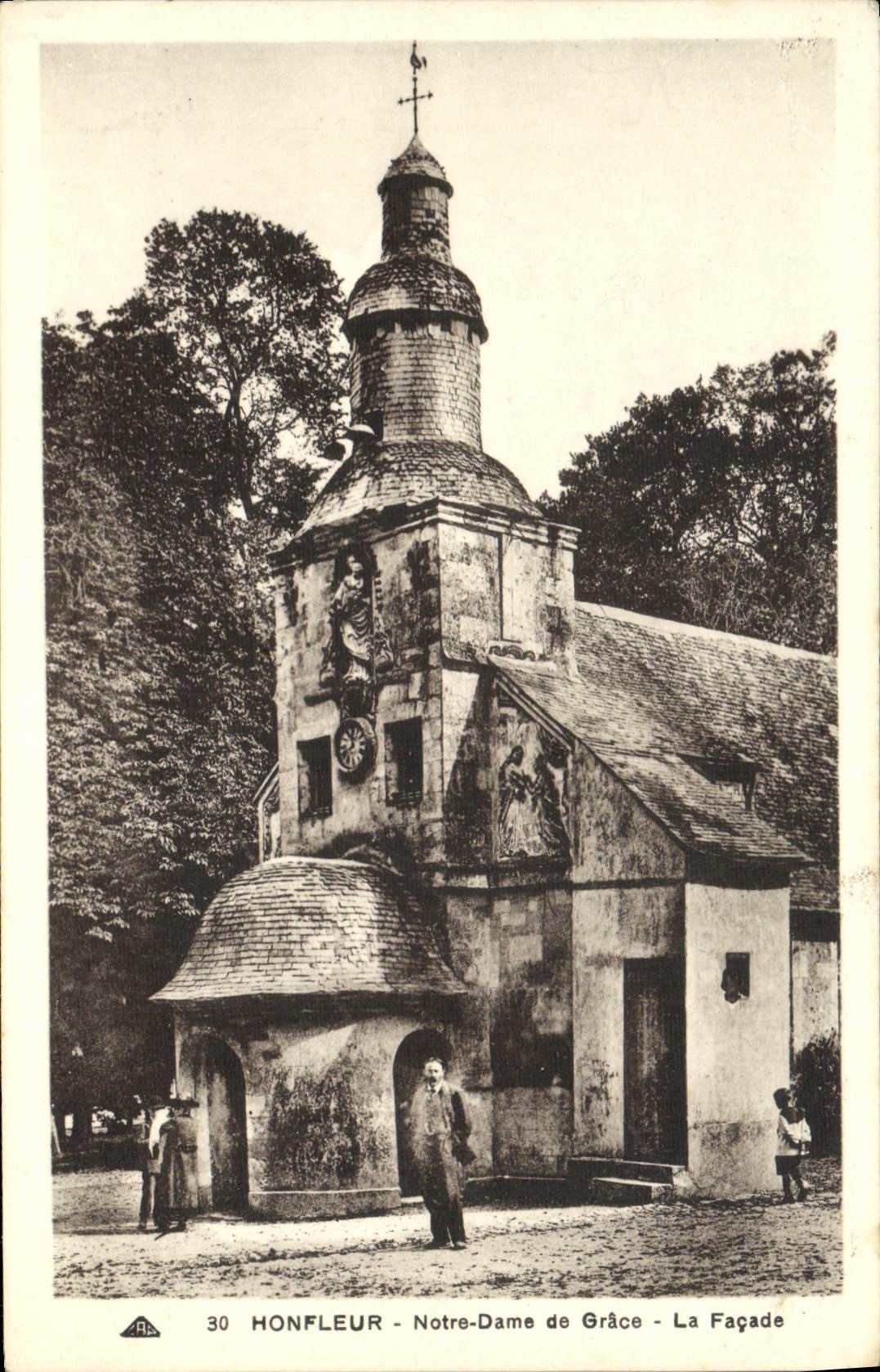 CPA Honfleur Notre Dame De la Grace La facade