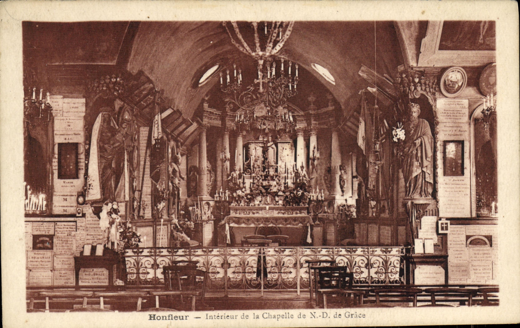 CPA Honfleur Interieur de Notre Dame De la Grace