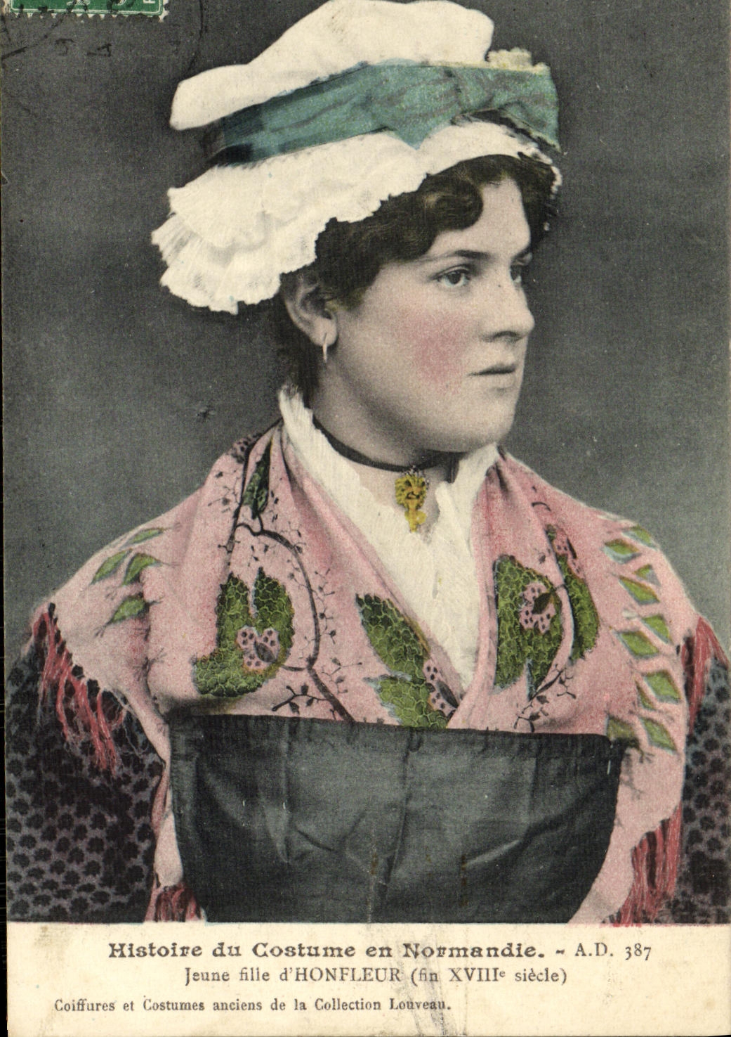 Historia de Honfleur de la POSTAL de la VENDIMIA del folklore de la chica joven del traje