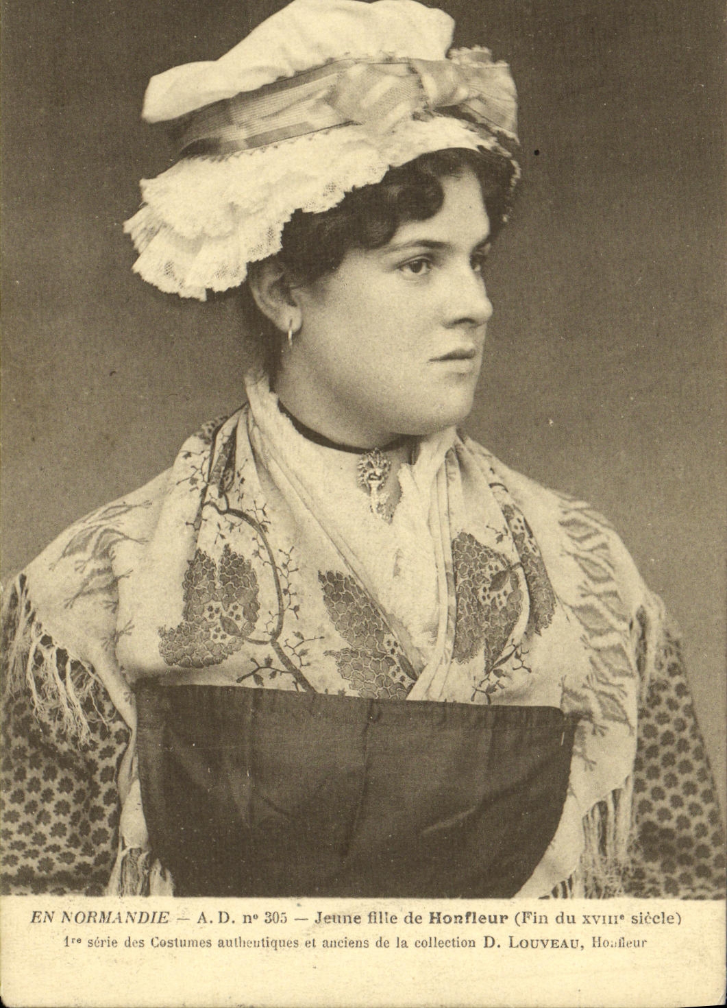 CPA Honfleur Du Costume en Normandie Folklore costume