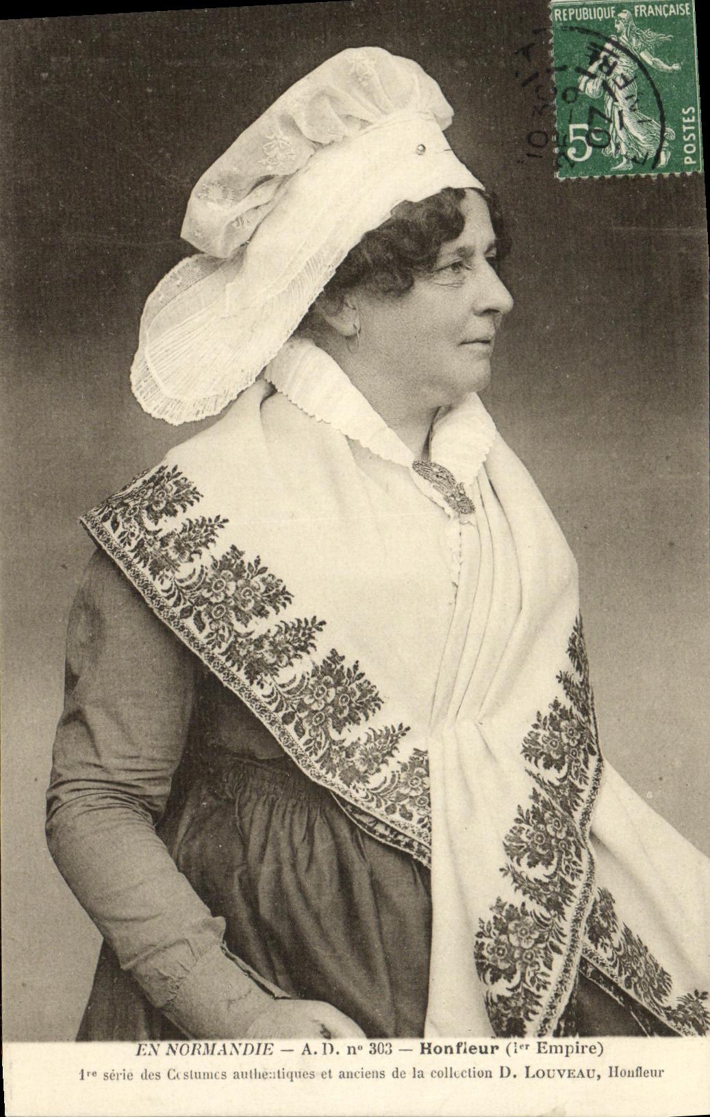 Traje del folklore de Honfleur Normandia de la POSTAL de la VENDIMIA